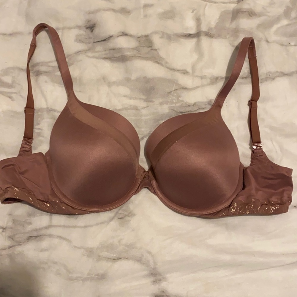 VICTORIAS SECRET SIZE 36C body by victoria bra